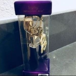 Tarte Be Charmed Eyelash Curler w/Snake Charm